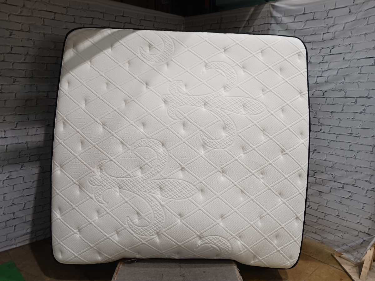 Stearns & Foster® Estate Franklyn Tight Top Innerspring 14 inch Mattress - King - Gallery Image 6